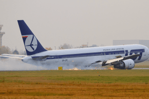 <strong>NA DANAŠNJI DAN: B767 sletio u Varšavu bez spuštenog stajnog trapa</strong>