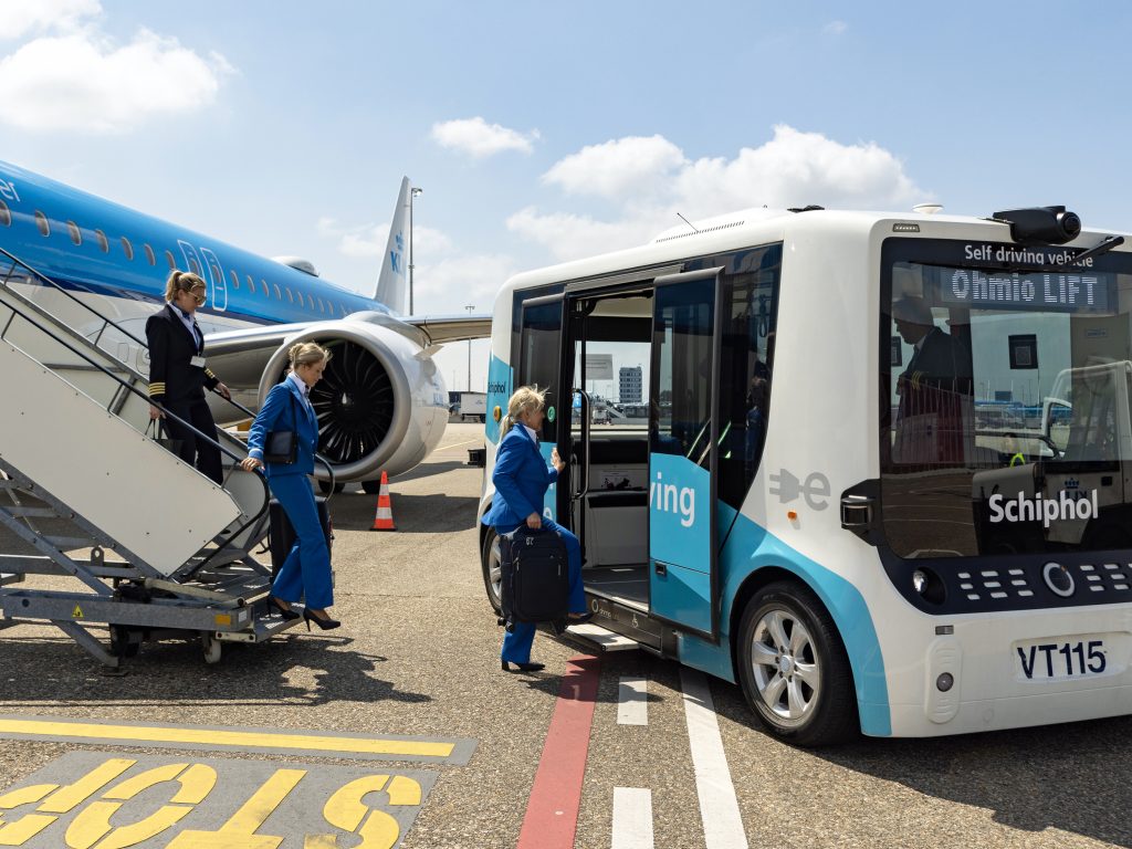 Schiphol i KLM testiraju autonomne autobuse koji prevoze posadu zrakoplova